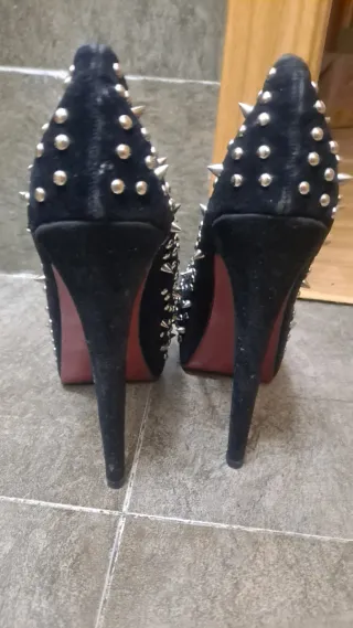 Zapatos plataforma negros con tachuelas