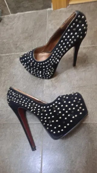 Zapatos plataforma negros con tachuelas