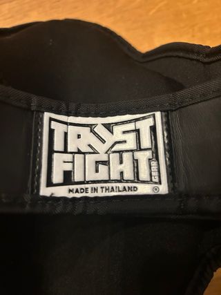 Protecciones Kickboxing Muay Thai Negras nuevas.