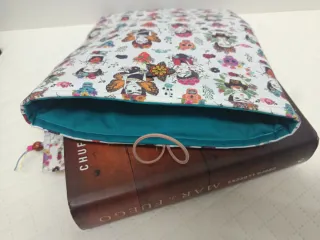 Funda libro Frida Kahlo y marcapáginas