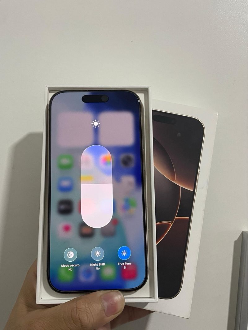iPhone 16 Pro 128GB Desierto Titanio afbeelding 2