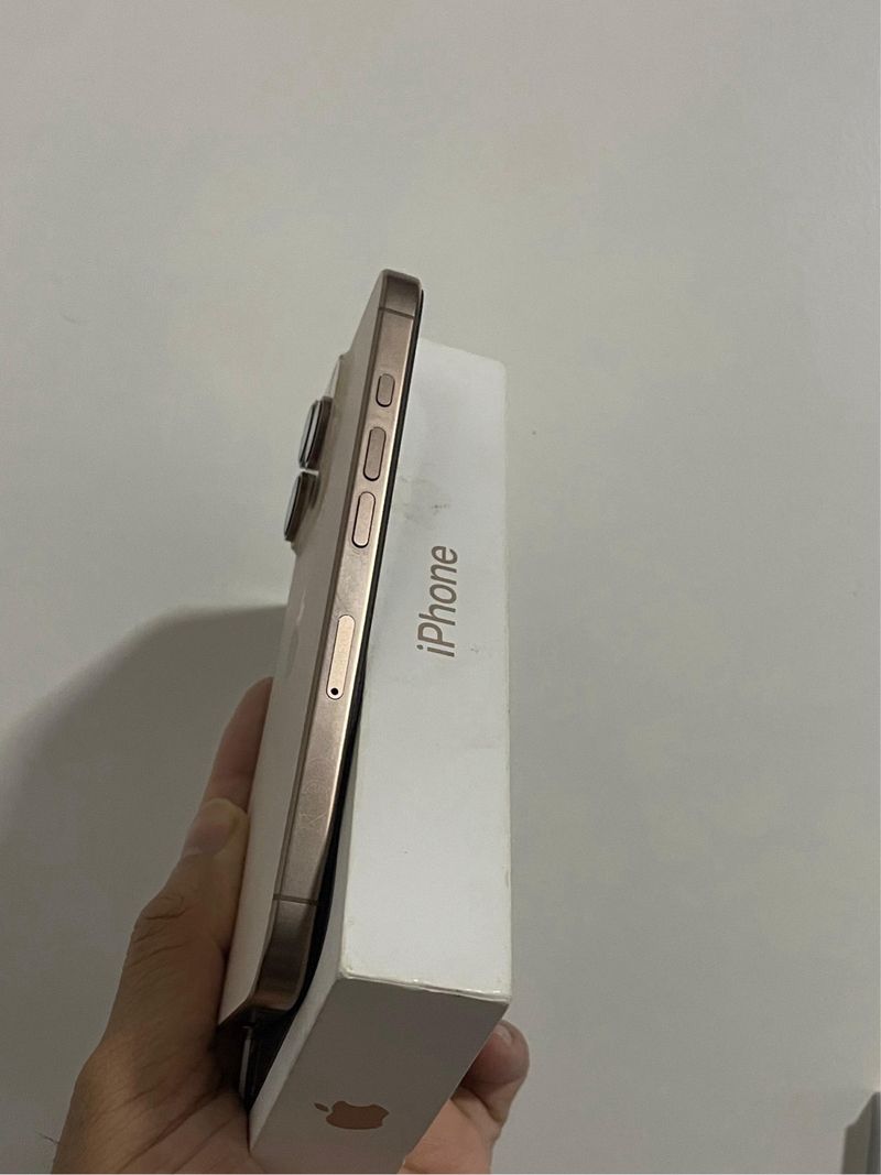 iPhone 16 Pro 128GB Desierto Titanio afbeelding 3