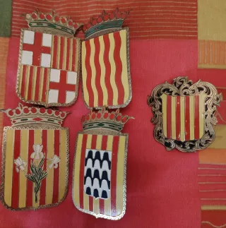Lote 5 Chapas Escudos Provincias Cataluña vespa