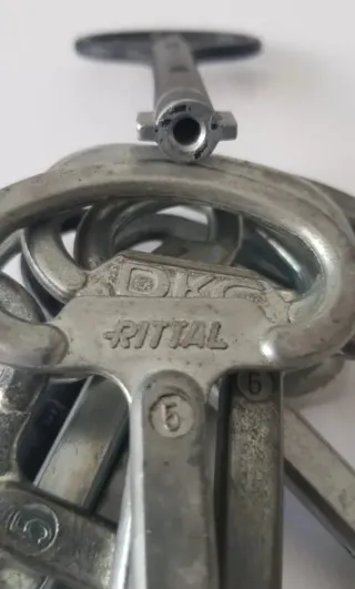 Llaves Rittal para armario eléctrico