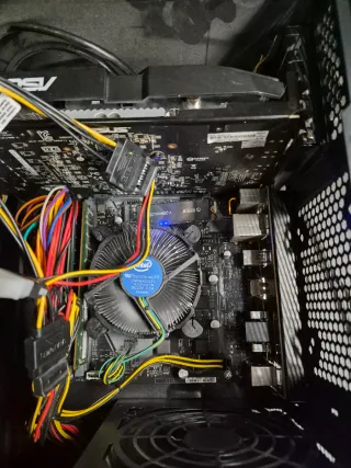 PC Potente i5 9a gen / 24Gb DDR4 / RX580 4Gb / SSD