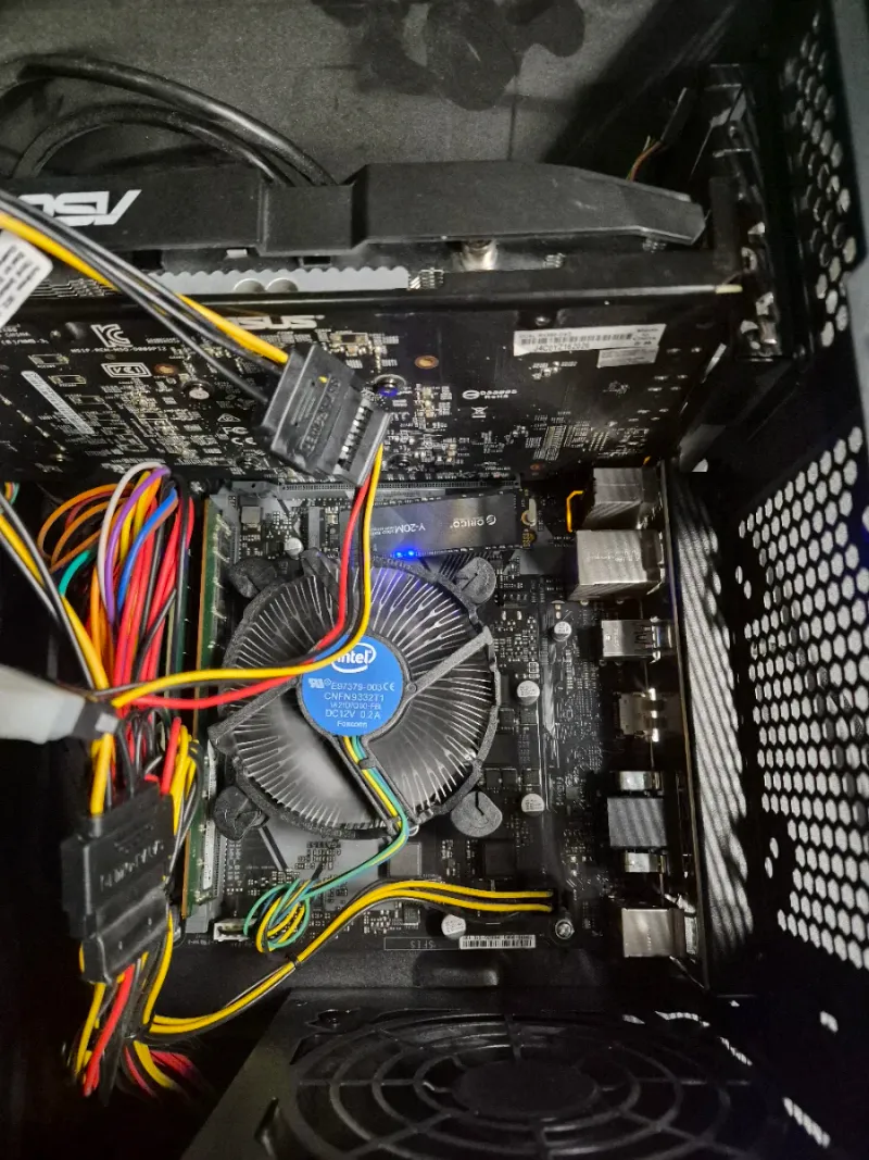 PC Potente i5 9a gen / 24Gb DDR4 / RX580 4Gb / SSD afbeelding 4