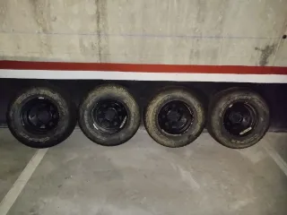 Llantas con neumáticos en buen estado