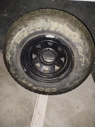 Llantas con neumáticos en buen estado