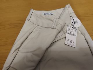 Pantalón vestir Stradivarius beige T.34