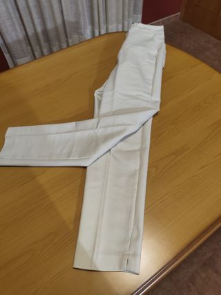 Pantalón vestir Stradivarius beige T.34