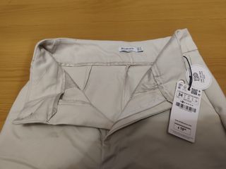 Pantalón vestir Stradivarius beige T.34