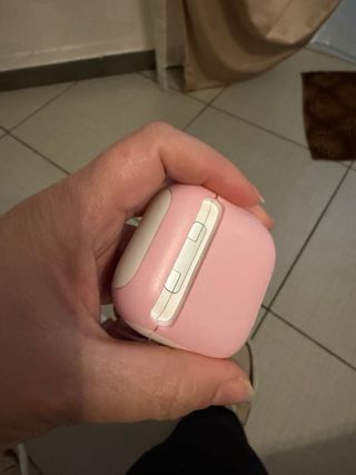 Custodia protettiva rosa AirPods 4