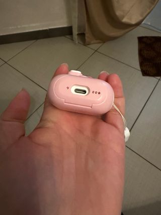 Custodia protettiva rosa AirPods 4