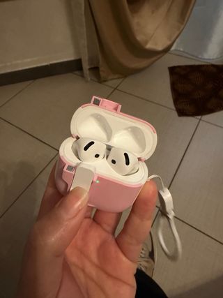 Custodia protettiva rosa AirPods 4