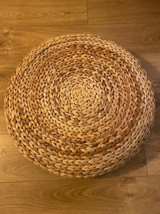 Puff redondo de mimbre