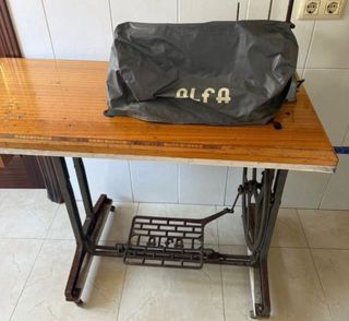 Máquina de coser Alfa industrial antigua
