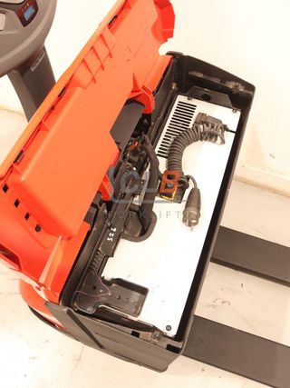 Ref. M-6575 Transpaleta Eléctrica TOYOTA LWE 160 Levio