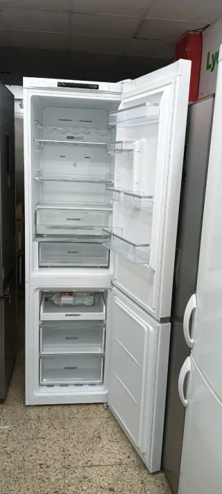 NEVERA COMBI WHIRLPOOL NO FROST ENERGÍA A++