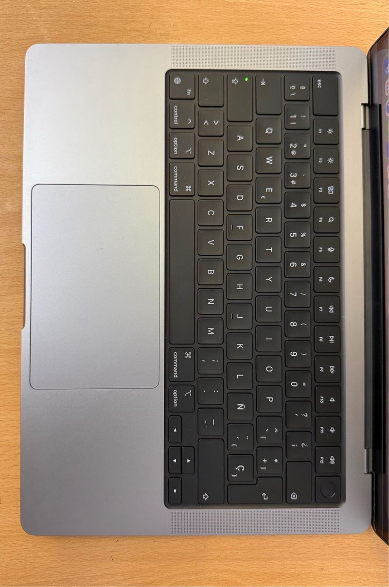 MacBook Pro M2 Pro Gris Espacial afbeelding 3