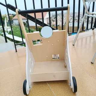 Andador de madera para bebé
