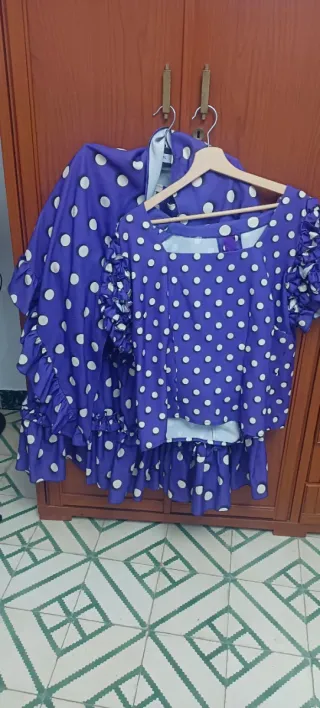 Traje de flamenca morado con lunares blancos Talla