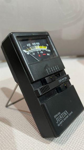 Afinador Guitarra Bajo Zen-On Justina Quartz