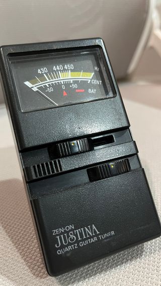 Afinador Guitarra Bajo Zen-On Justina Quartz
