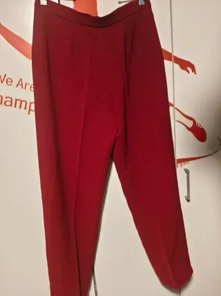 Pantalones rojos elegantes