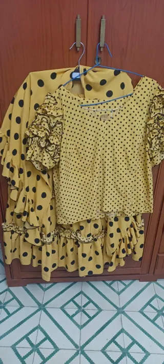 Traje de flamenca amarillo lunares