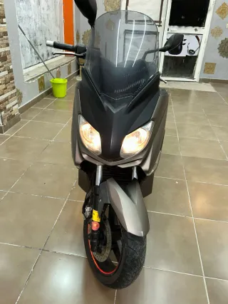 Yamaha Xmax 250 Gris