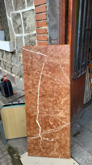 Placa de Mármol Rojo con Vetas Blancas