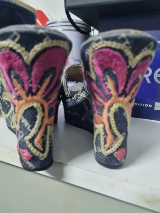 Sandálias Cerruti Pele Bordadas