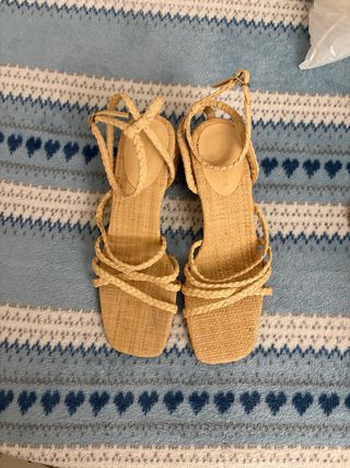 Sandalias de paja beige talla 41