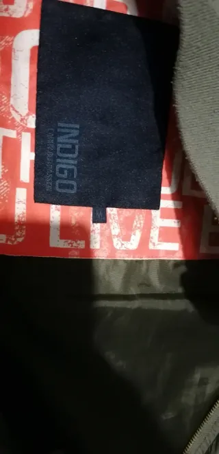 Chaqueta bomber verde con parches