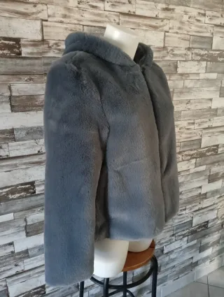 Giacca in ecopelliccia Calliope con cappuccio S