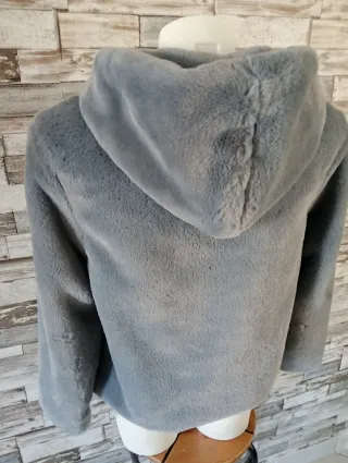 Giacca in ecopelliccia Calliope con cappuccio S