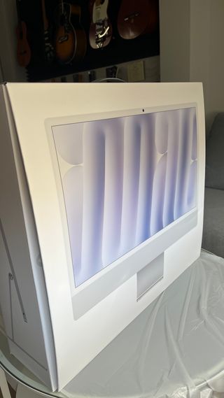 Caja iMac M4 Apple