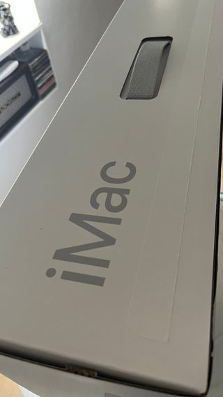 Caja iMac M4 Apple