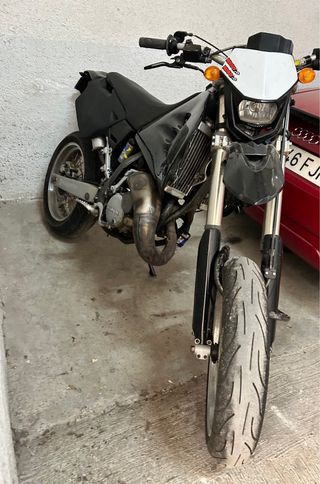 Husqvarna WRE 125 2T SUPERMOTARD