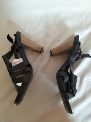 Sandalias de tacón negras talla 40