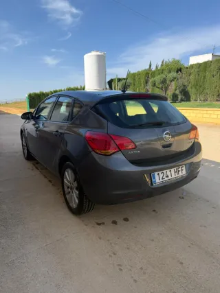 Opel Astra 2011