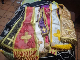 Lote textil litúrgico antiguo