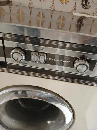 Lavadora New Pol antigua.