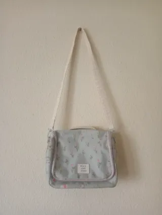 Bolso nevera bandolera y mano floral