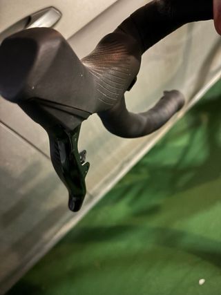 Manillar, Manetas y pinzas freno SRAM Rival Xplr.