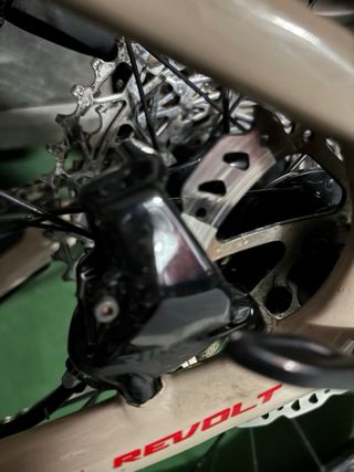 Manillar, Manetas y pinzas freno SRAM Rival Xplr.