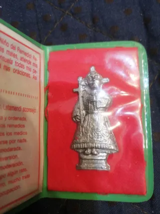 Figurita Niño del Rosario con Oración