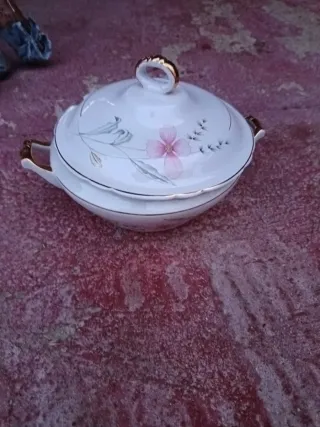 Sopera Vargas Segovia Porcelana Dorada