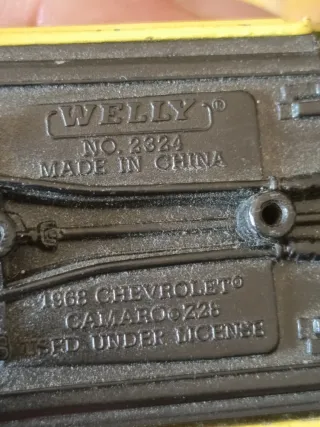 Modellino Auto Gialla Camaro