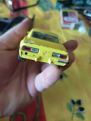 Modellino Auto Gialla Camaro